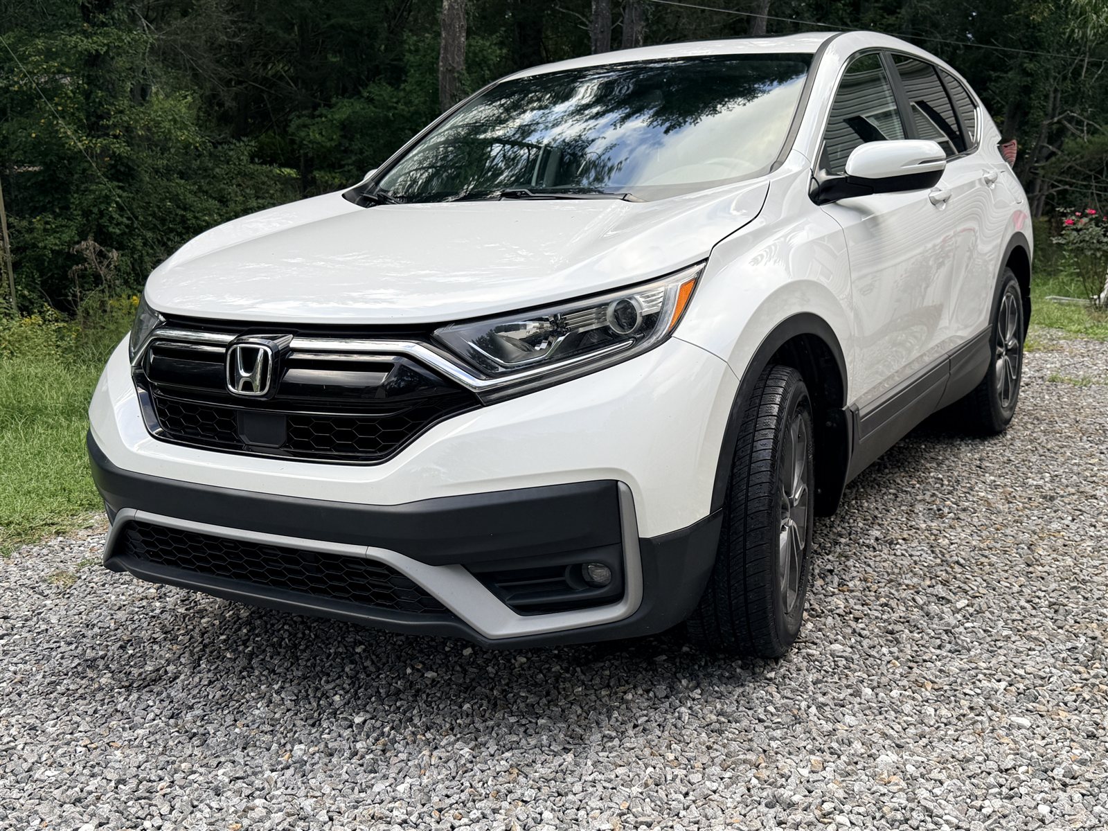 Detailed white Honda CR-V viewed from the front